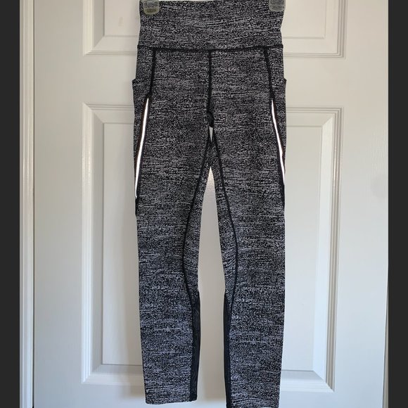 Lululemon Black and White Running Tight with Back and Side Pockets - Picture 1 of 2